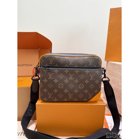 Louis Vuitton Trio Messenger